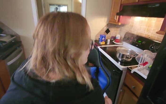 Mama_Foxx94: Desire koken: de stomende klus van een milf