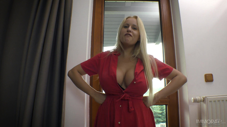 Immoral Live: Stiefmoeder Angel Wicky spuit over stiefzoon