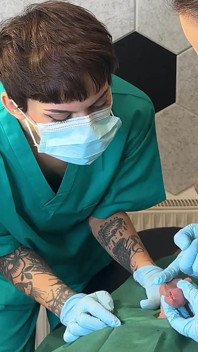 Dubbel Domme Medfet klinkend onderzoek en behandelingen met mevrouw Li Ying en onze patiënt