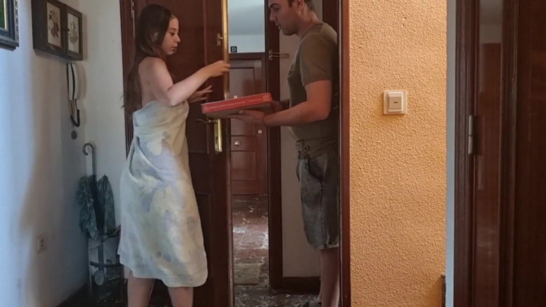 Holycandy: Doručovatel šuká kundičku latiny