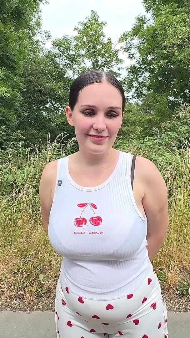 Smash bus: Curvy Polish Tourist Wendy Marvell Smash Bus