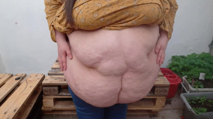SSBBWLadyBrads: SSBBW perut taman rahsia dan permainan buah dada