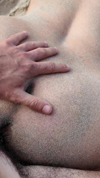 Một người lạ vô tội đụ một máy bay bà già rậm lông khỏa thân