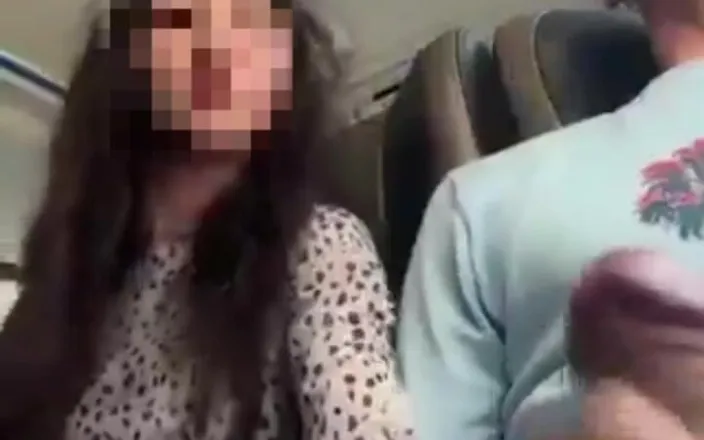 Hotfuck20: Bus Handjob