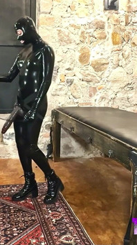 Il latex di alex viene usato come una vera cagna di gomma parte 1