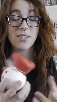 NSFW herziening van kuszuigende vibrator