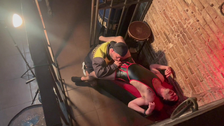 XiscoXX: Ксіскокс спокушає поліцейського Кікегіля