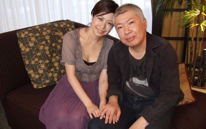 Go Sushi: Cuckold uit Japan kijkt toe hoe zijn sexy vrouw milf...