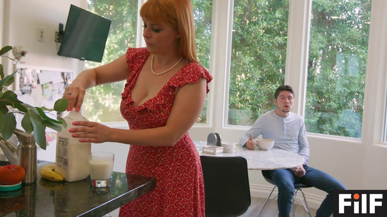 FILF - Father I'd Like To Fuck: Dává mé zrzavé macechě Penny Pax creampie, která si zaslouží