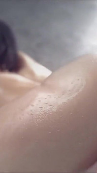Curvă matură sexy excitată are parte de un futai intens în pizdă, înghițind sperma de la un futai dur