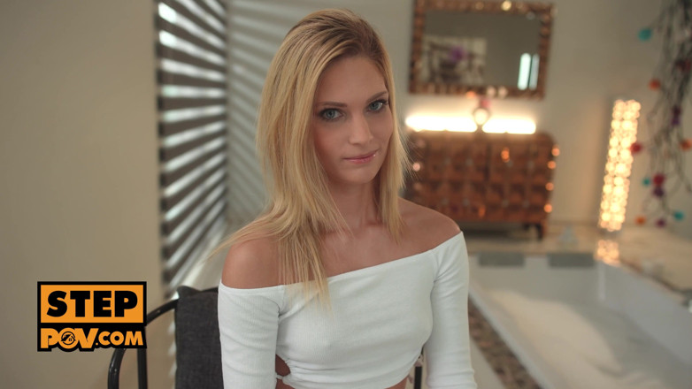 StepPOV: Pov - pantat bahenol si cewek mungil rambut pirang candee licious...