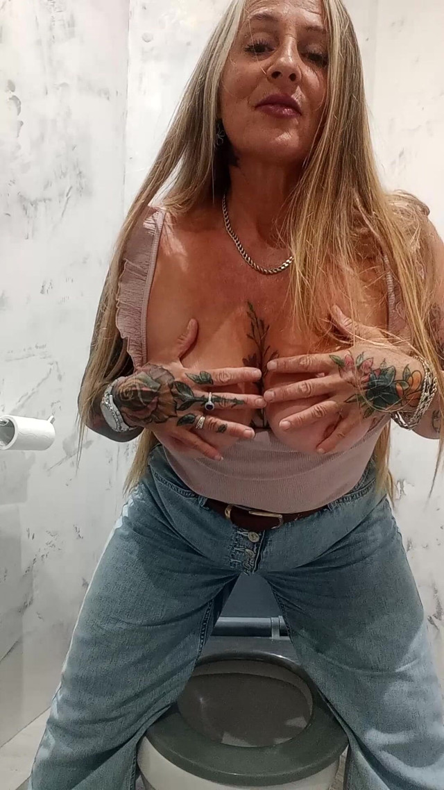 Blue Jean Piss (Kitty James 1986) Blue Jean Piss (Kitty James 1986)
