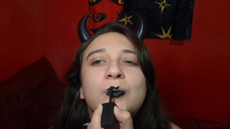 Sofia Nightshade: Черная помада и макияж