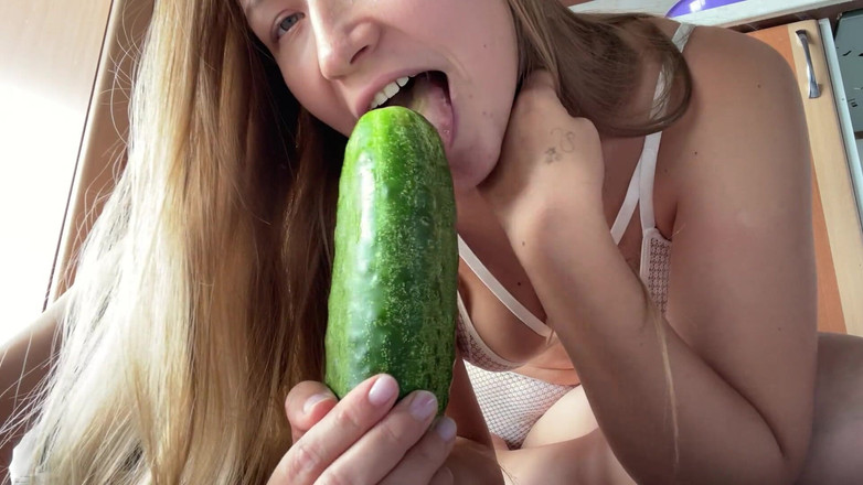 Stacy_via: Estoy coqueteando con un pepino. Primera parte