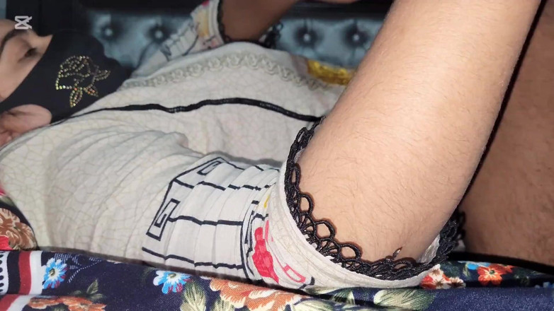 House 3: Puse a la princesa en la cama y luego le...