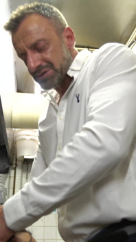 Lei viene scopata nella cucina del ristorante