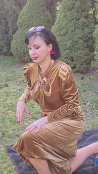 Соблазняет в саду