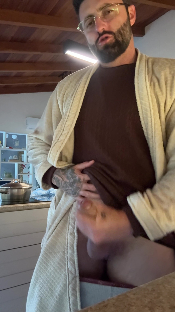 Euvinisc: Waking up with a Hard-on