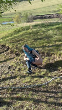 Sex în pădure cu colega de clasă țâțoasă. Tânăra studentă rusoaică are parte de ejaculare în pizdă