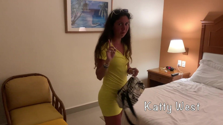 Katty West: Seks saat liburan di kamar hotel. Menikmati