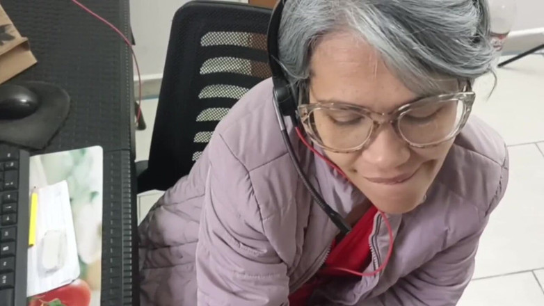 Swingersamateur40: Çalışırken penisini emdiğimde hoşuma gidiyor musun?