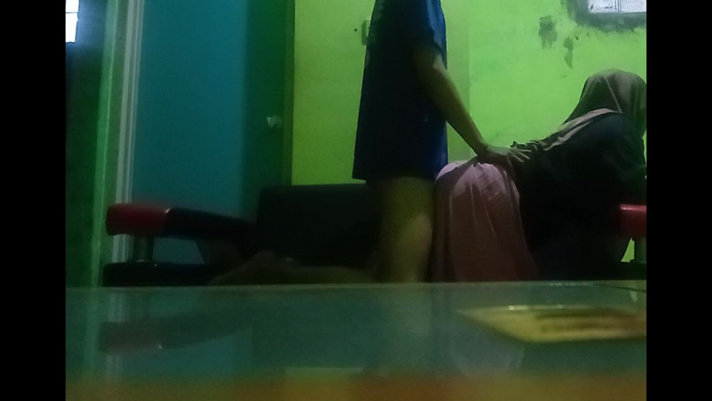 Famly sex: Prawie się dowiedziałem, kiedy pieprzyłem cipkę mojego przyrodniego brata w...