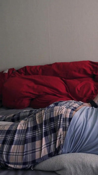 아침 루틴. 겸둥이 배다른아빠가 부드럽게 속삭이고, 배다른 딸의 보지를 따먹고 깊숙히 사정