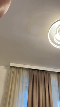 Flaca checa de coño apretado y caliente prueba bragas y faldas cortas para un director porno amateur