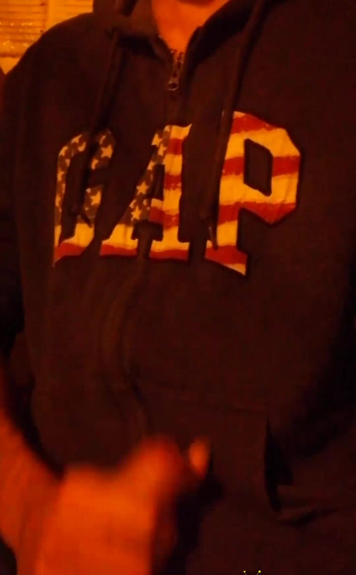 Camilo Brown: Yoldan geçen arabalarla evimden mastürbasyon yapıyor