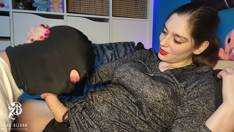 Zara Bizarr: Deepthroat Training for the Bitch