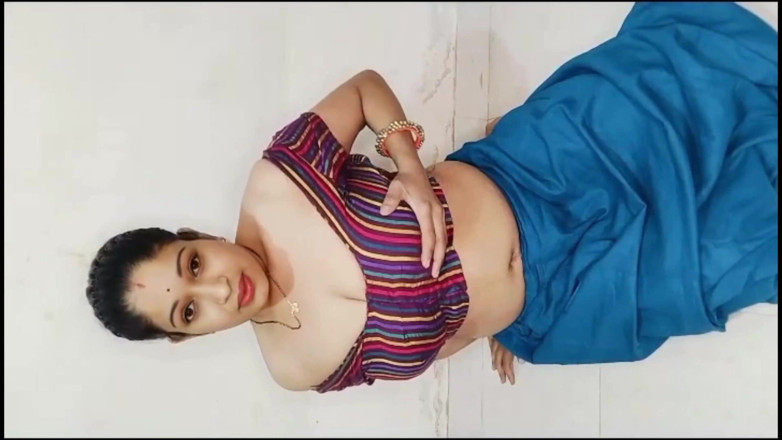 YourUrfi: Indická sexy Maal Bhabhi prstění kundičky a chcaní