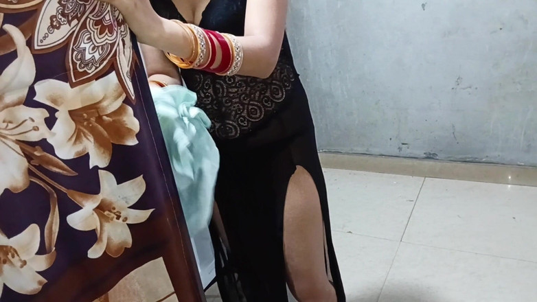 MrsShivani: Hintli kadın açılan buzdolabının önünde sikiliyor