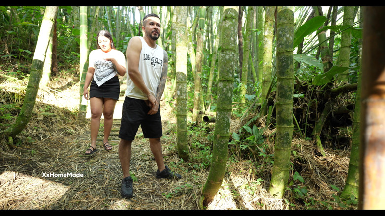 XxHomeMade: Sexo Extraño Con Una Pequeña Morena Perdida En El Bosque - ¡nos...