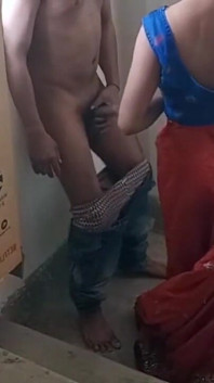 Kto idzie do domu Bhabhi, Bhabhi zostaje zerżnięty przez wszystkich