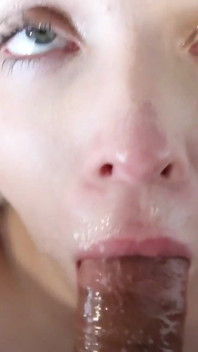 Aliya Brynn de biquíni boquetes