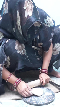 Bhabhi Ne Kana Banate Uhe Gand Dikai Dewar Ko