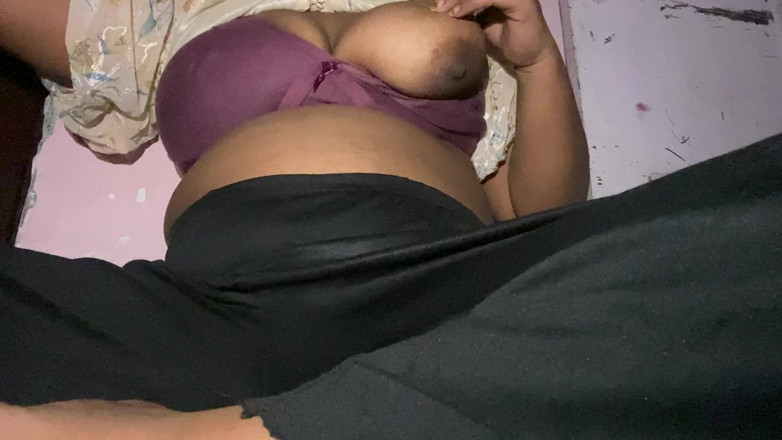 Angoori: Ibu tiri lagi asik fingering memeknya sampai muncrat