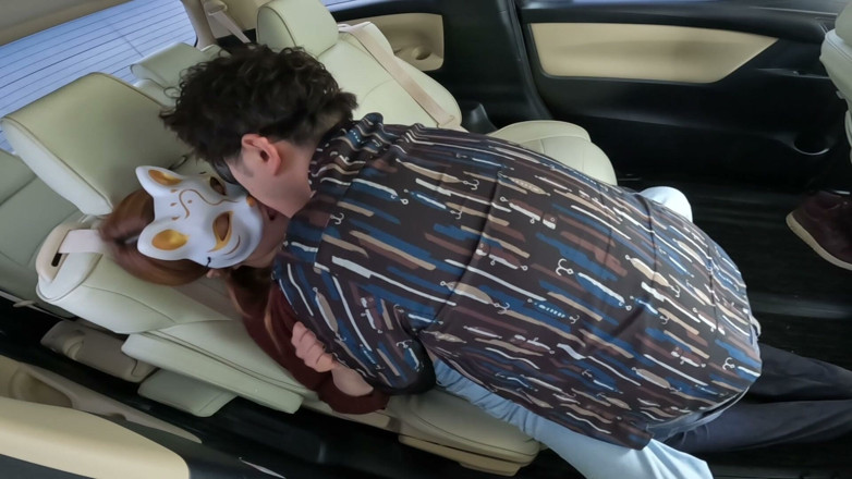 LuuLee0804: Car Sex Naked Next to the Husband