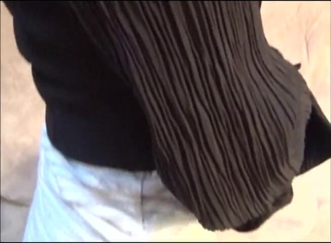 Flash Model Amateurs: Kleiner teenager mit kleinen titten reibt ihre muschi und wird...