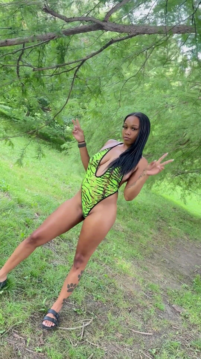 SexLoveRed: Menangkap saya berbogel di Taman