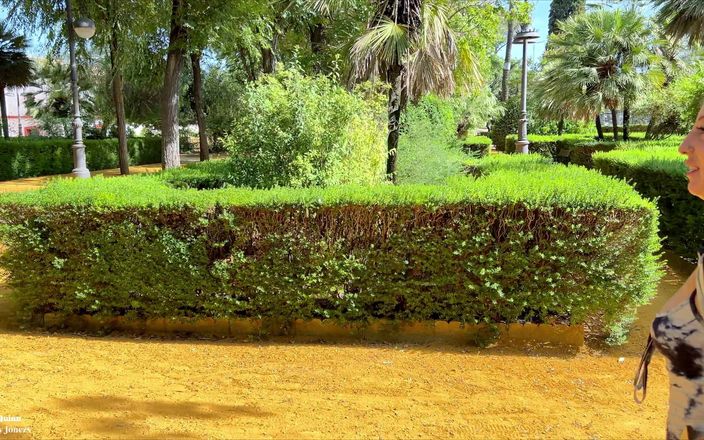 Mya Quinn: Seks en pisdouche in park - diep in keel - pissen - seks...