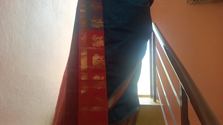 Inba: Sousední vdané ženy ukazující strukturu na schodech