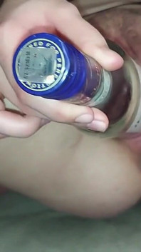 Ich Liebe Es, Auf Eine Riesige Flasche Zu Springen!