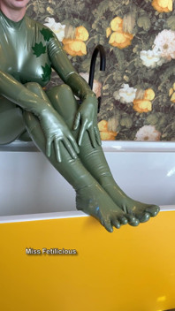Metallic Fern Latex Looks so Good on Me