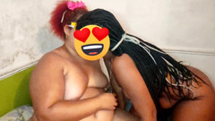 Gordita Culo Rico: Une lesbienne pulpeuse adore se faire lécher la chatte et...