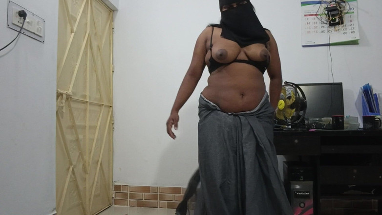Skakoi: 可爱的德西女孩跳舞与热辣的 bhojpuri 歌曲