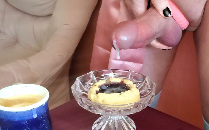 Rikki Ocean: Rikki Ocean cums på frukost och äter varje bit