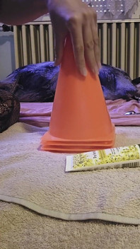 Ana Liz fode seu cu gananciosa com uma boia ...