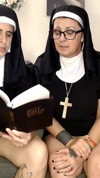 Măicuțe perverse excitate masturbându-se în pizdă mâncând prinsă religioasă