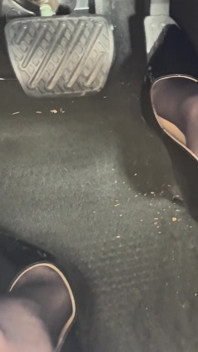 Dildo mengongkek dan mengepam pedal gas sehingga kami pancut keras